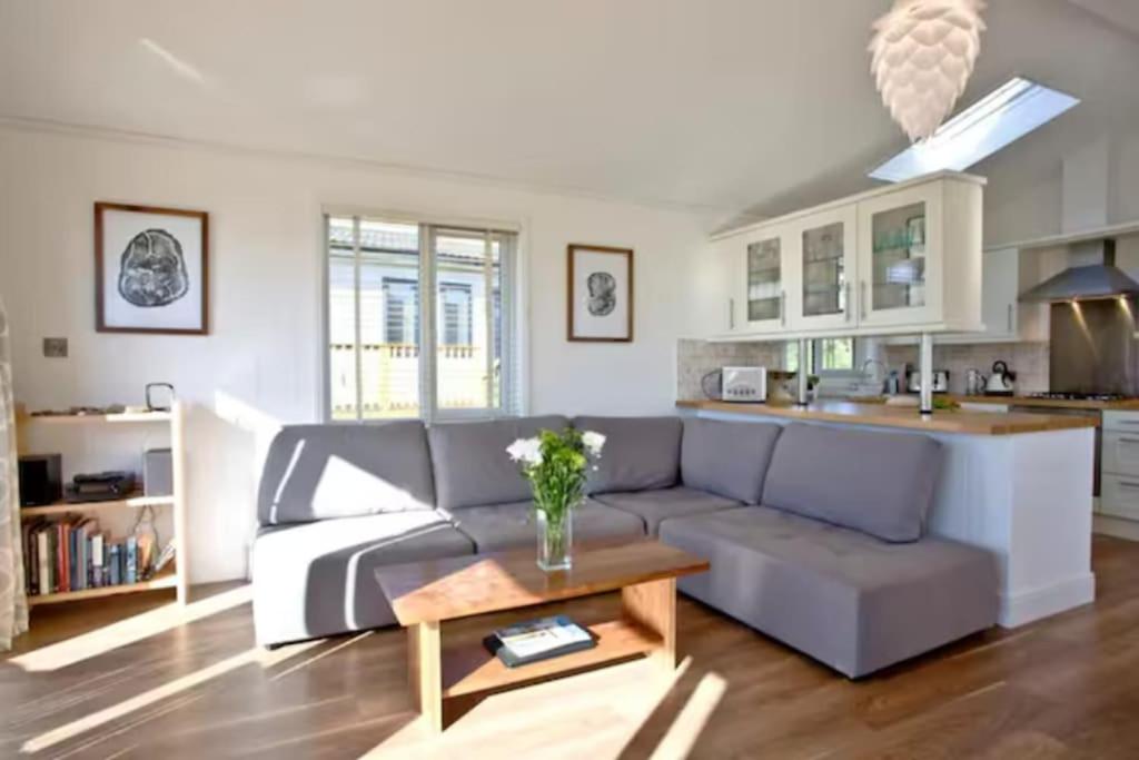 B&B Sirhowy - Salcombe Retreat Lodge 2 - Bed and Breakfast Sirhowy