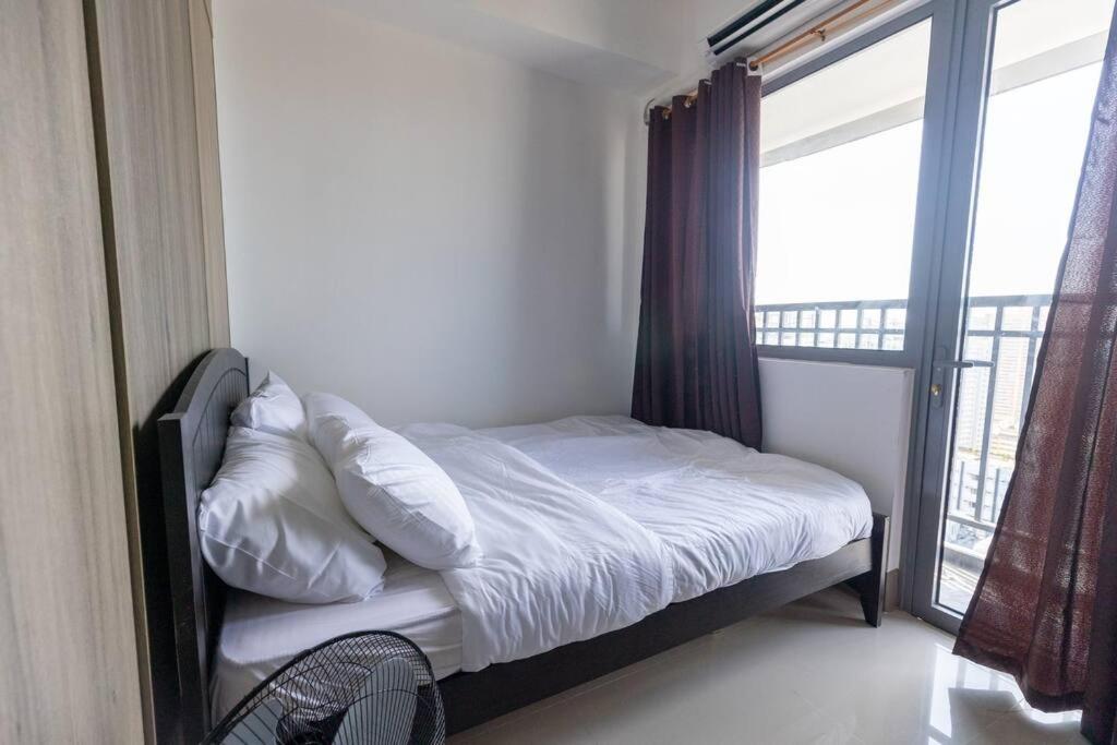 B&B Manila - Bohemian 1-BR Condo in Mandaluyong - Bed and Breakfast Manila