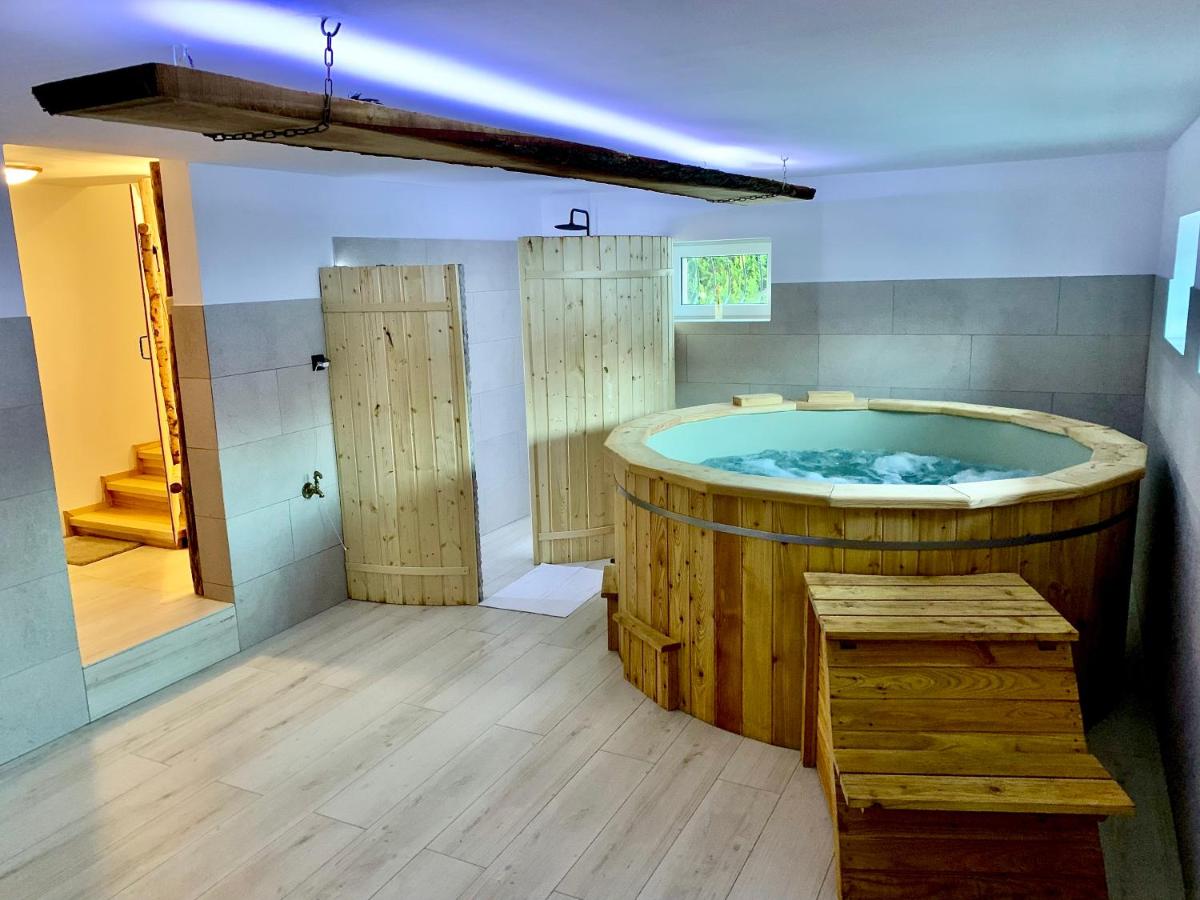 B&B Stronie Śląskie - Domek Monte Black z jacuzzi i sauną fińską - Bed and Breakfast Stronie Śląskie