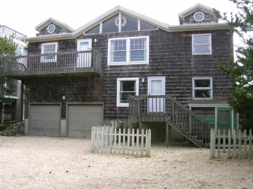 Quaint Ocean Front Duplex! - Chambres d’hôtes