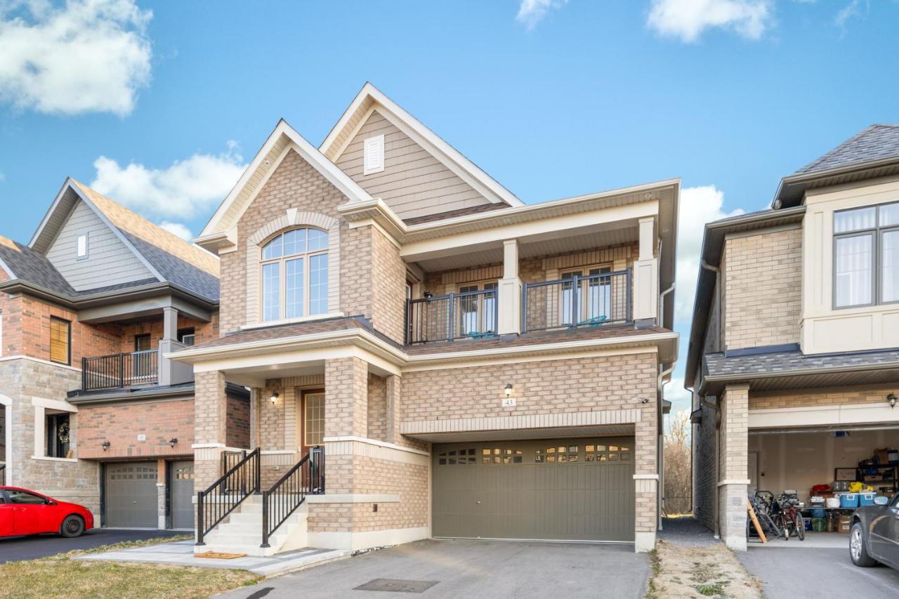 Modern Lower 2BR - Near Restaurants, River, Parks! Whitby - B&B