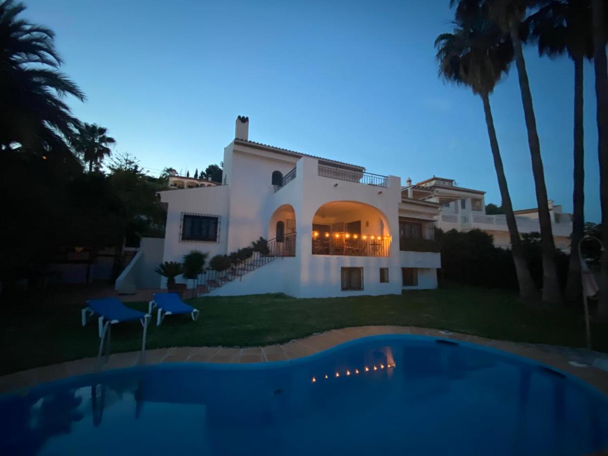 Spacious villa with sea view and private pool - B&B Salobreña