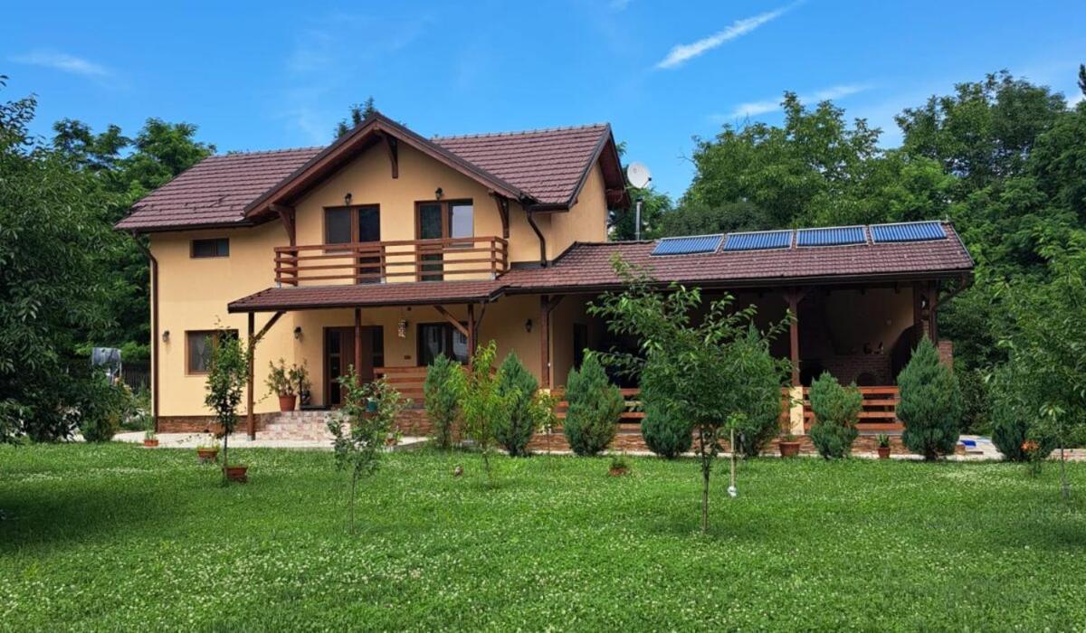 B&B Costești - Pensiunea Inima Daciei - Bed and Breakfast Costești