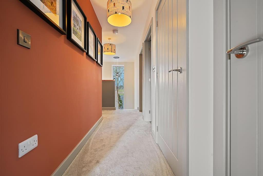 Spacious 4 bed home with gym and tennis court - Chambres d’hôtes