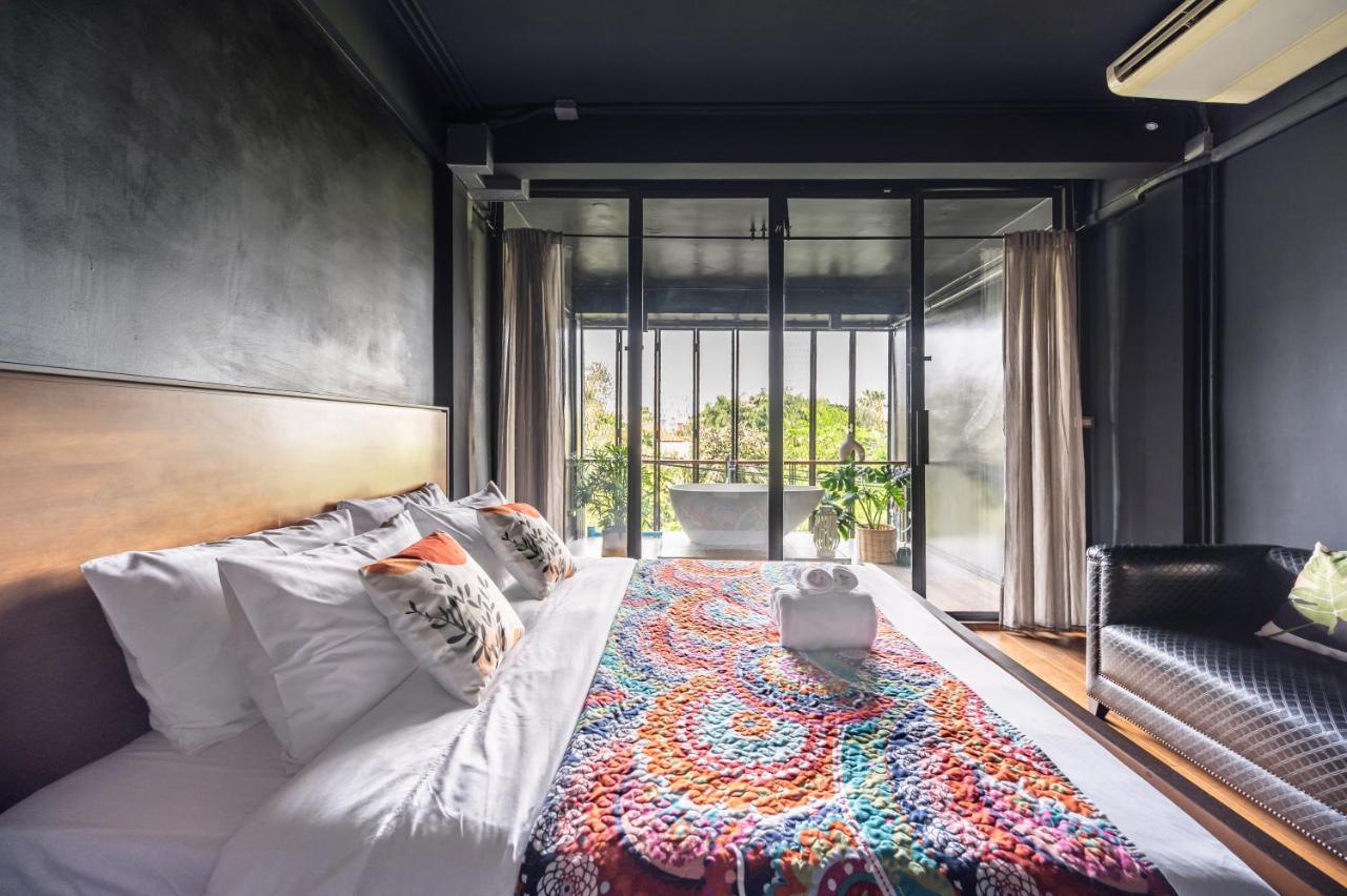 B&B Bangkok - MIQ Ekkamai2 3BR Designer home Oval Bathtub 15pax - Bed and Breakfast Bangkok