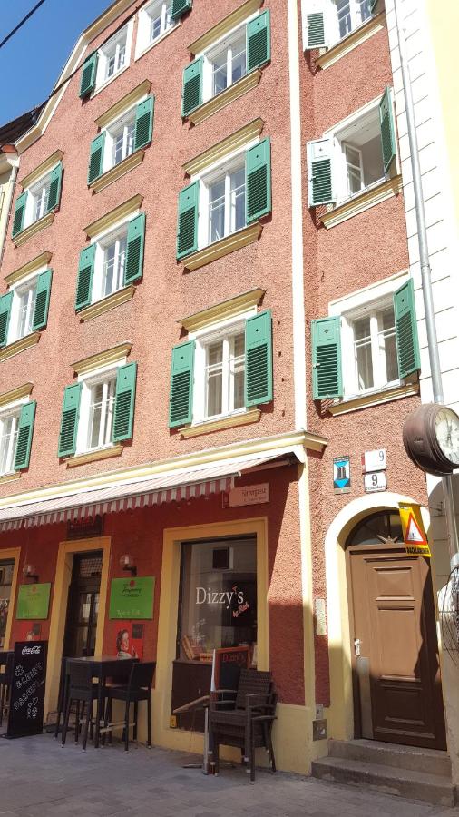 Kienreich Apartments - Moderne, ruhige Altbauwohnung im Herzen der Altstadt - B&B