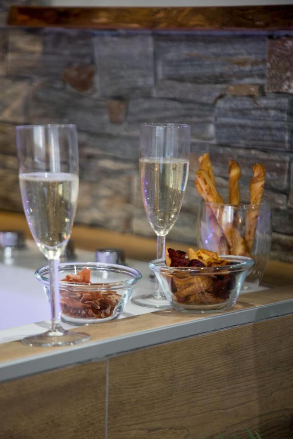 Jungle Room Jacuzzi Privé Évasion en amoureux - B&B Cannes