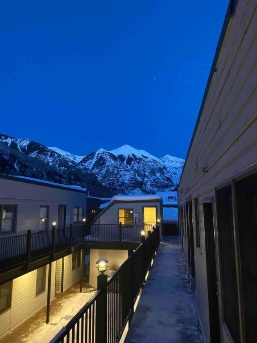Designer Unit -Center of Town of Telluride, steps to Gondola and town park - B&B