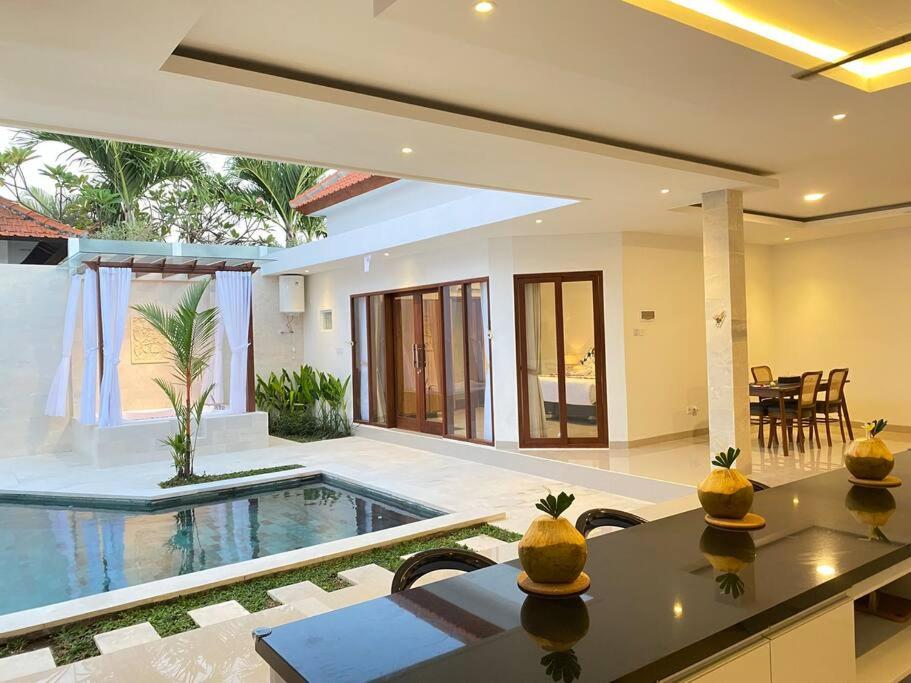 Villa Akmali Umalas 2BR with Private Pool & Jacuzzi - B&B Canggu