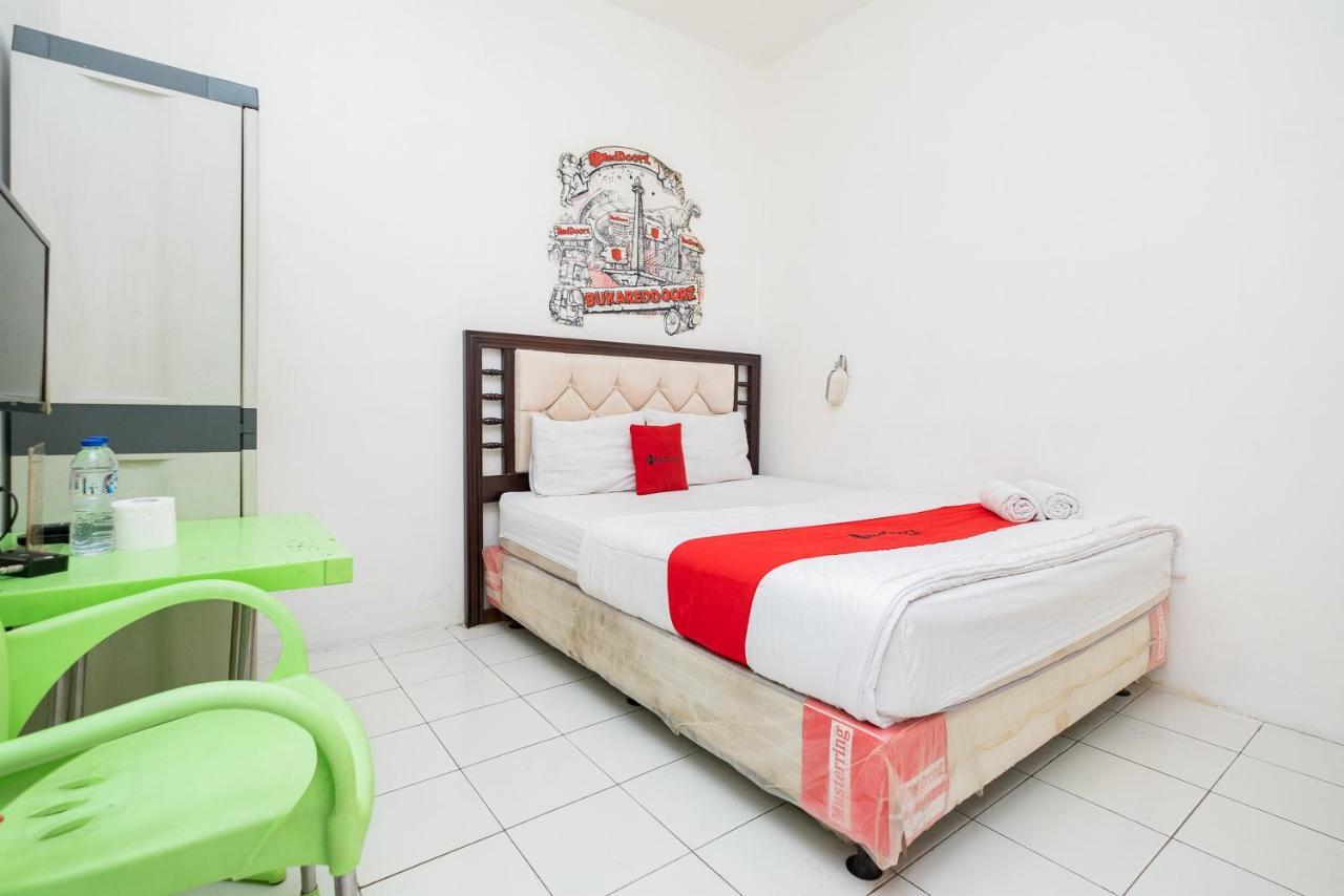 B&B Tangerang - RedDoorz near STAN - Bed and Breakfast Tangerang