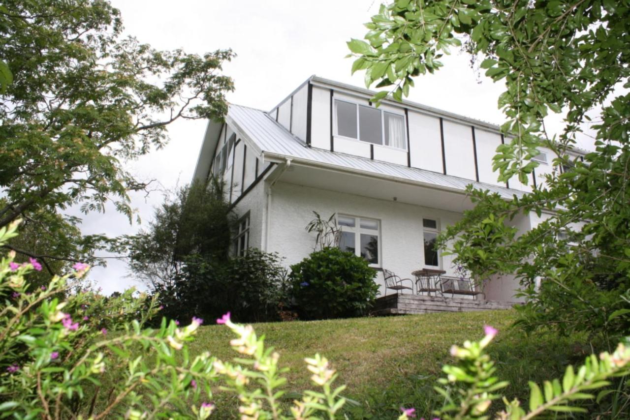 Purple Hen Country Lodge - Bed and Breakfast Katikati