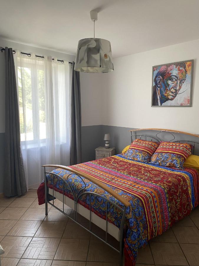 Chambre double avec salle de bain et toilettes communes - Dali