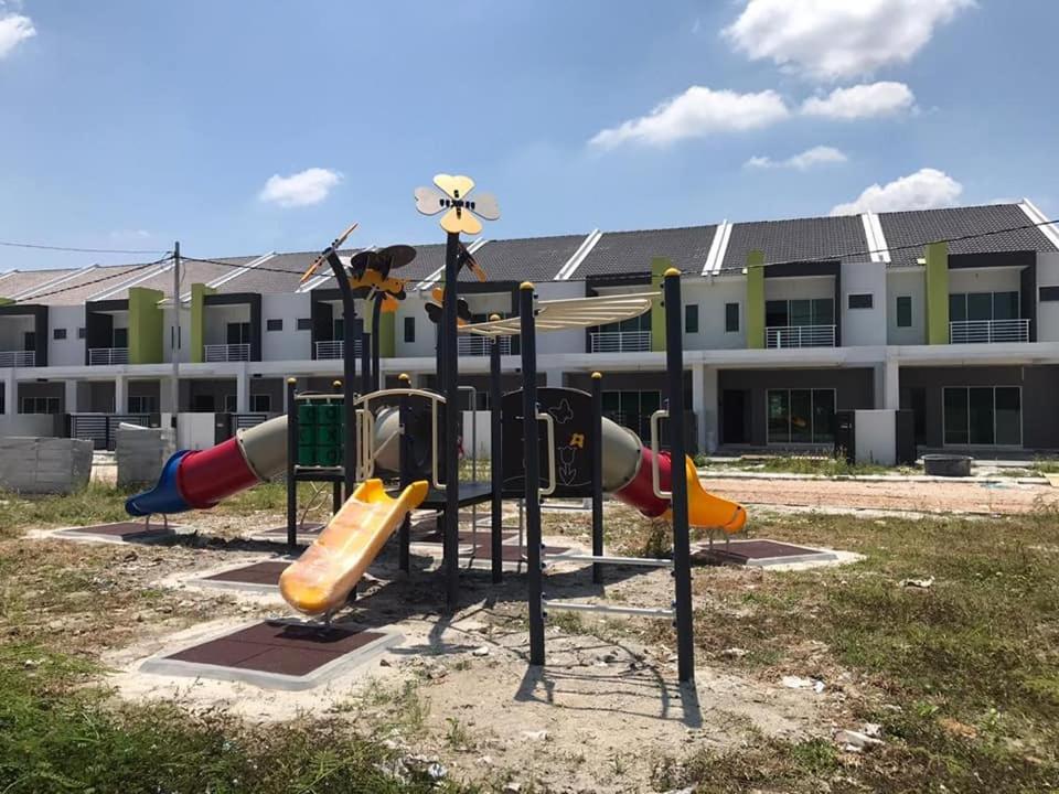 HOMESTAY NAFISAH - B&B