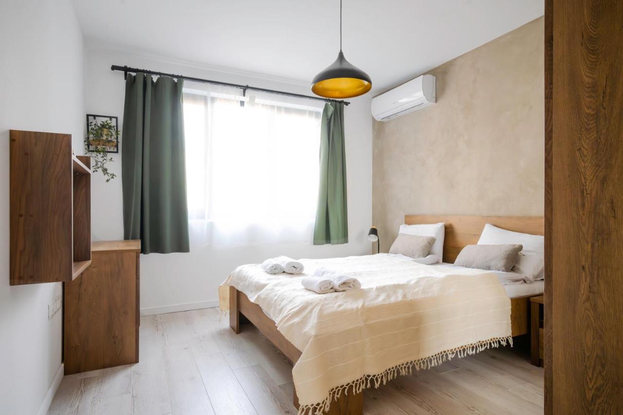 B&B Sofia - Brick Haven: Contemporary Urban Living Redefined - Bed and Breakfast Sofia