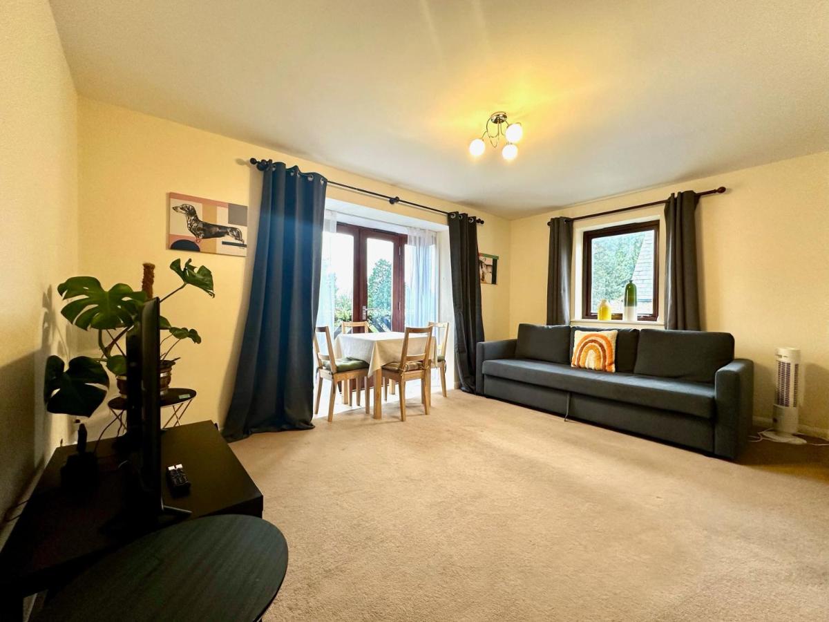 B&B Bicester - Super Apartment next to Bicester Village Sleeps 4 - Bed and Breakfast Bicester