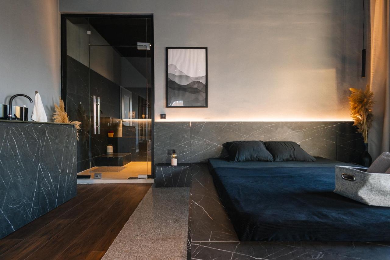 Deluxe King Suite