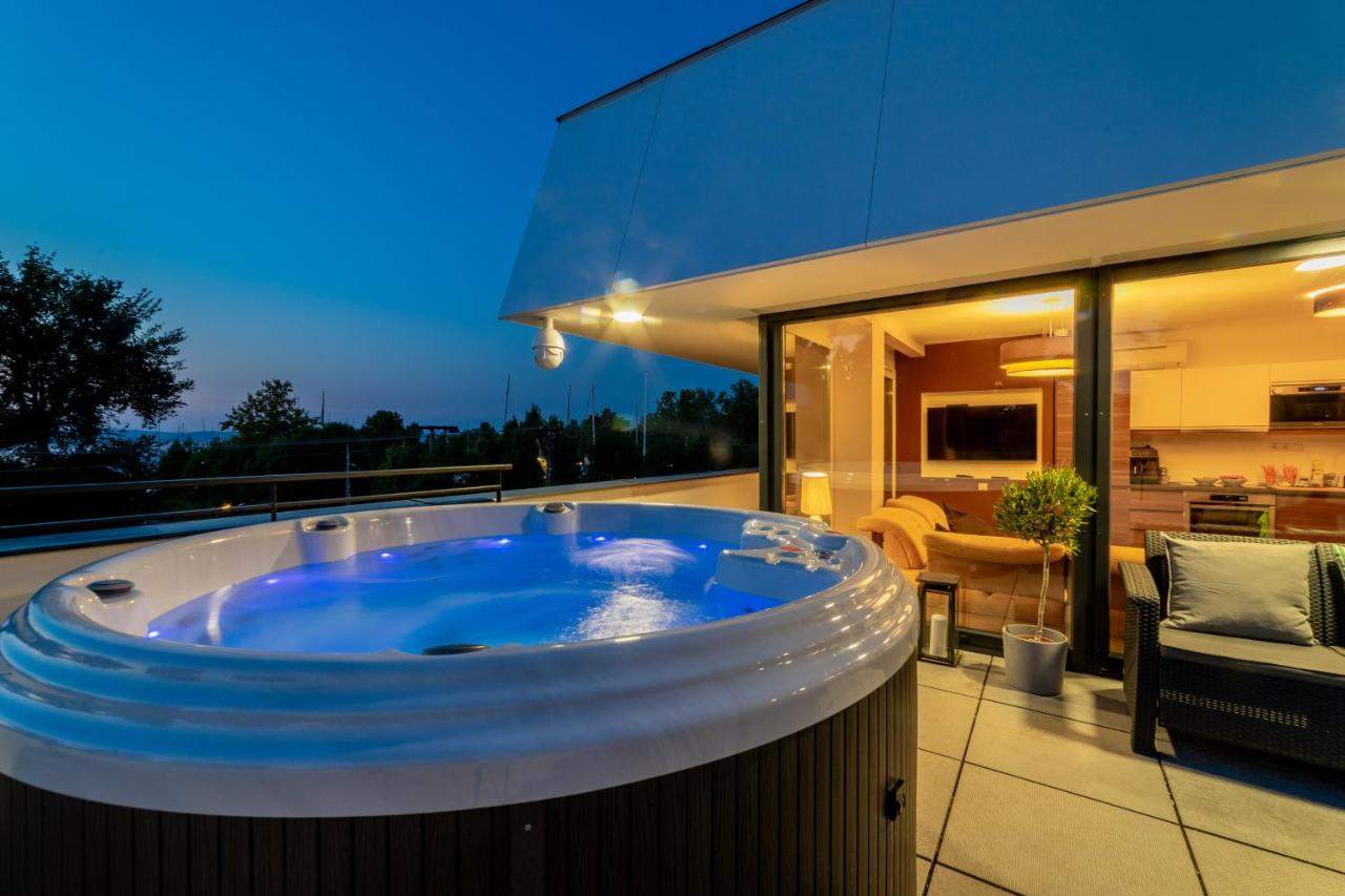 LAKE MOMENTS - Emerald Penthouse - B&B Balatonszemes