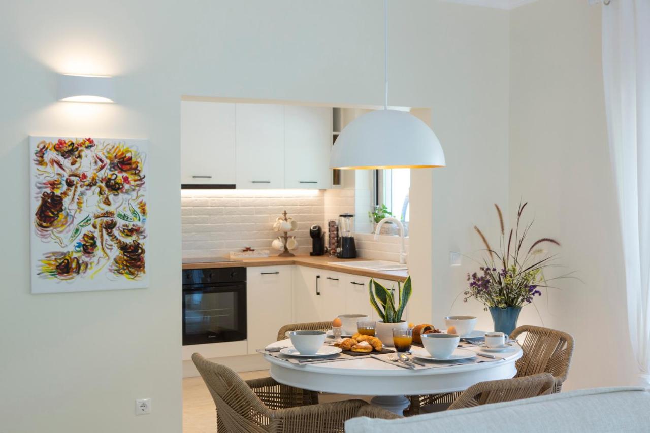 Villa Kallisti - private villa with hot tub, large garden, close to the beach - Chambres d’hôtes