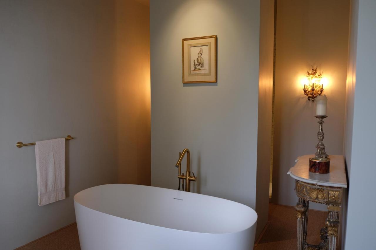 Deluxe Queen Suite