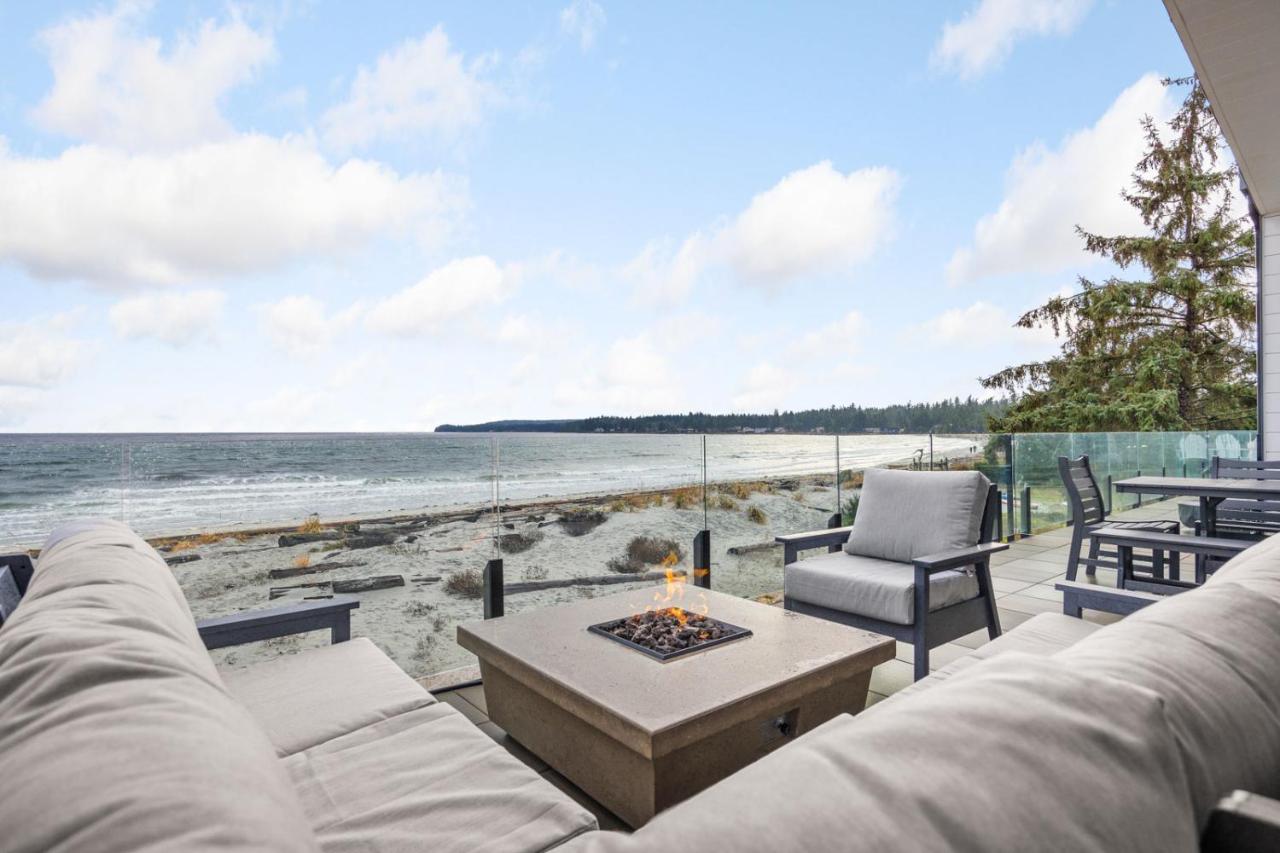 Beachfront Luxury Suite #19 at THE BEACH HOUSE - B&B