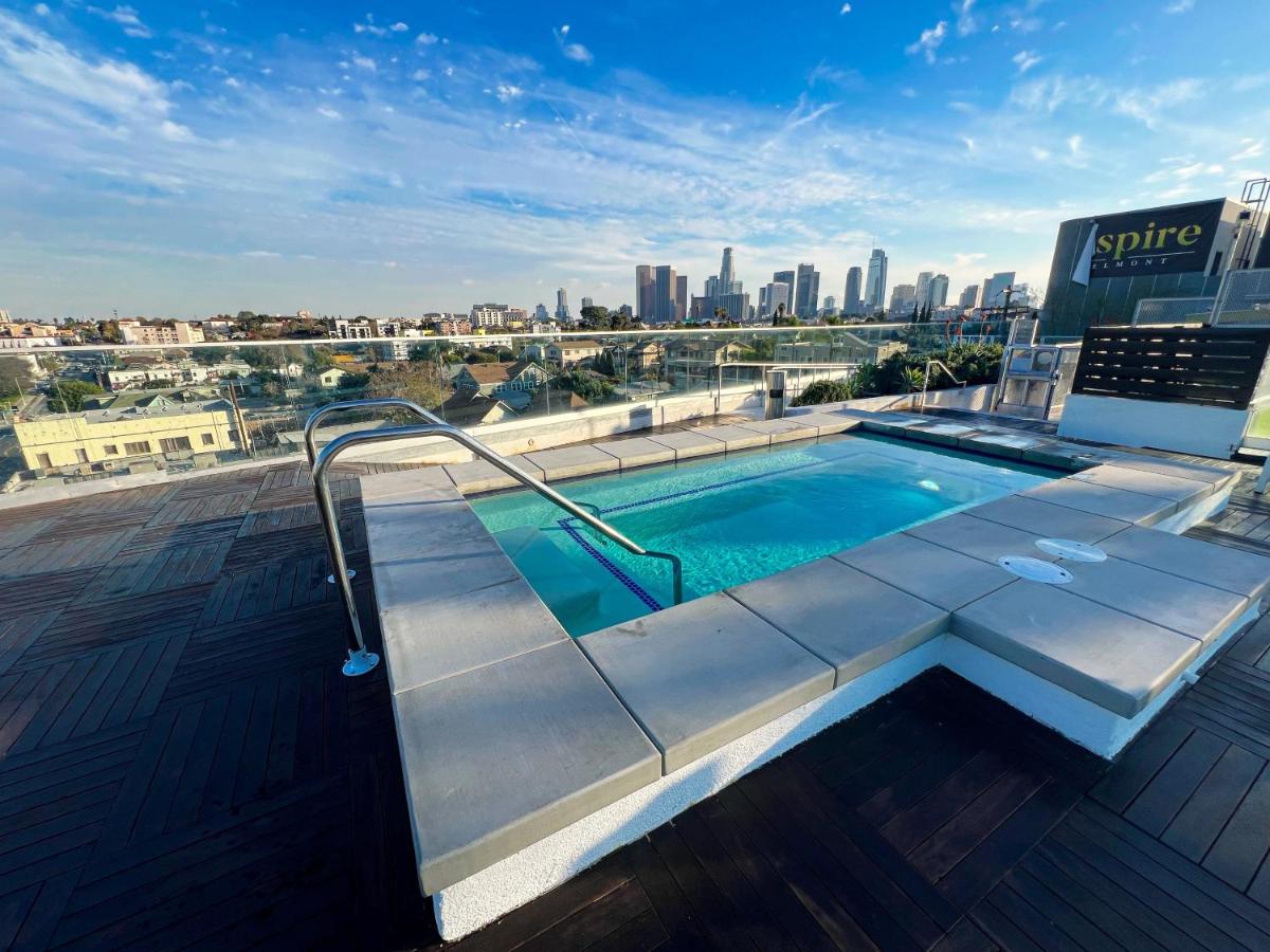 Downtown Los Angeles Skyline balcony view Modern Penthouse - Bed and Breakfast Los Angeles