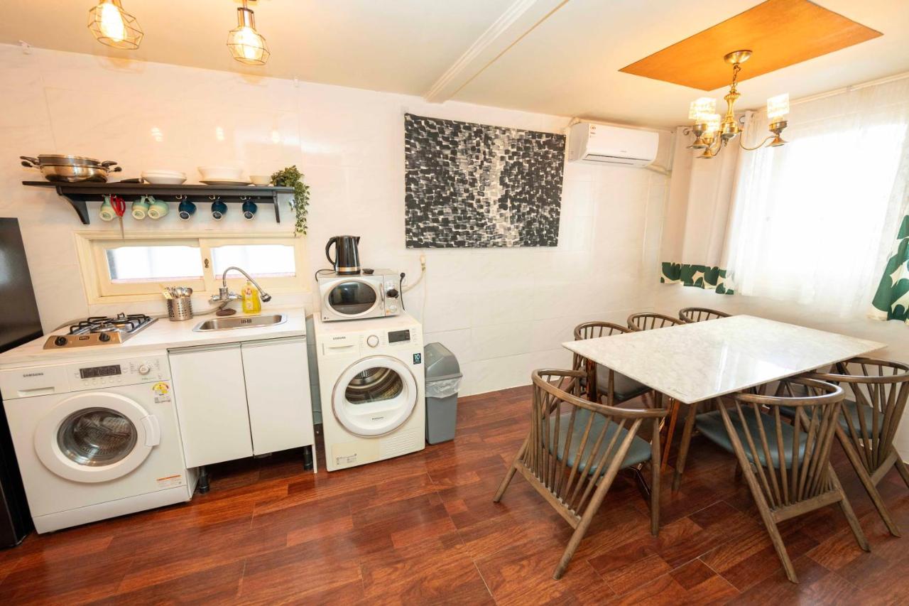 B&B Seoel - 2 - Gu&Anne House Seoul Hongdae Stn 5rooms,4bathroom - Bed and Breakfast Seoel