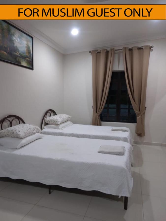 B&B Kijal - Yasmeen Studio Roomstay Kijal - Room 1 - FOR TWO PERSON ISLAM GUEST ONLY - Bed and Breakfast Kijal