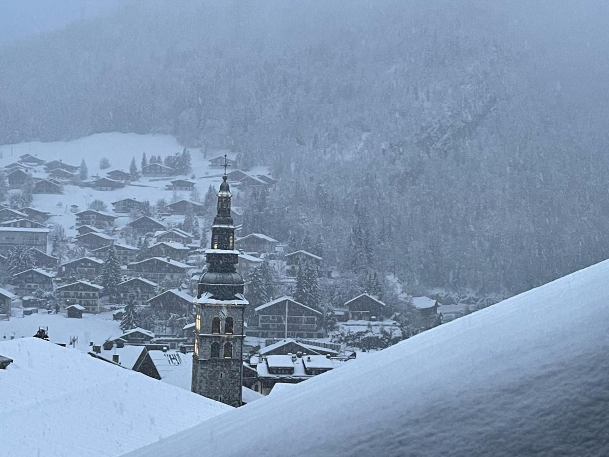 Duplex skis aux pieds centre village - 6 couchages - 2 salles de bain - Bed and Breakfast La Clusaz