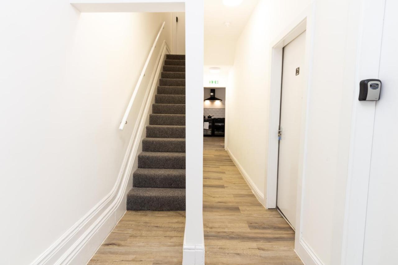 Stunning Private Ensuite Rooms in Oldham Sociable House - B&B