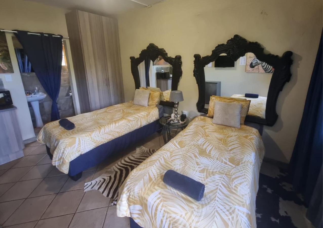 Camera Doppia con Letti Singoli con Bagno Privato 