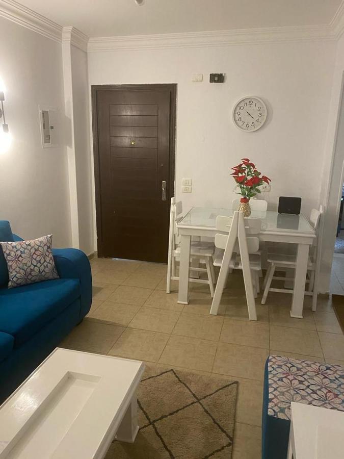 شقة مفروشةومريحةفي مدينتي قريبة من كل الخدمات والحركة - B&B Madinaty