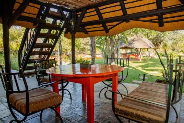 Lion's Den Guesthouse Otjiwarongo - B&B