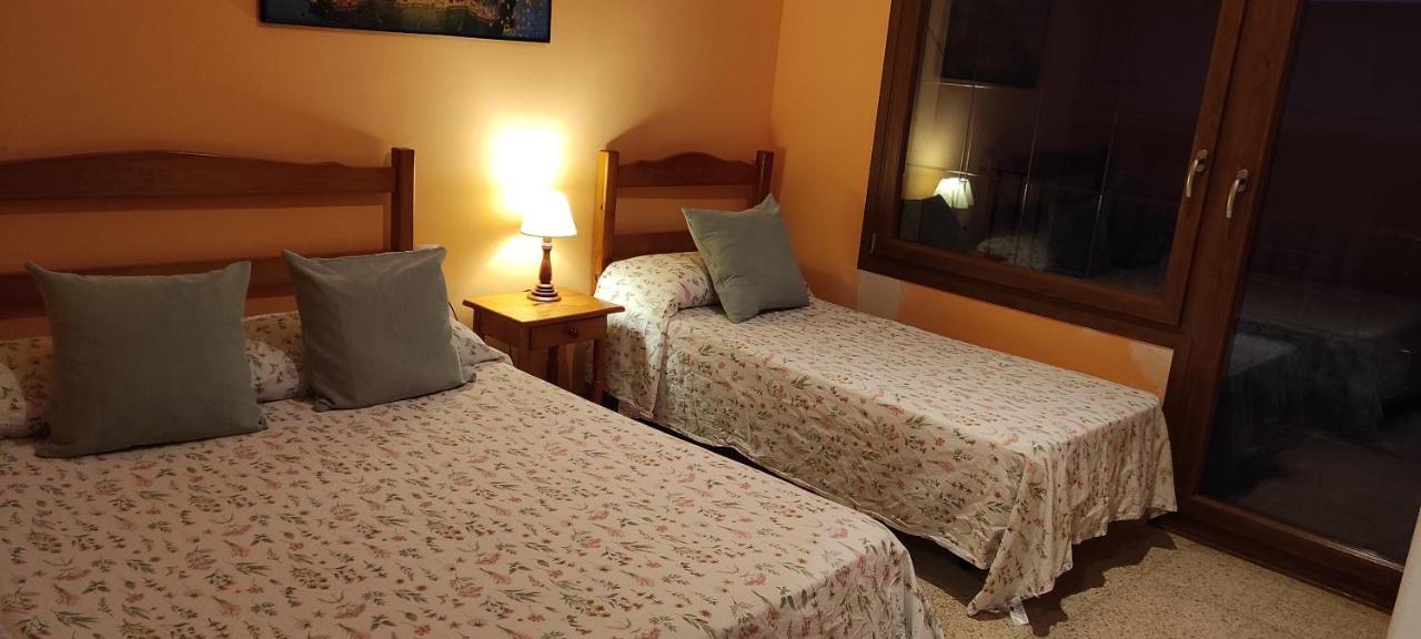 Triple Room with Balcony and Shared Bathroom