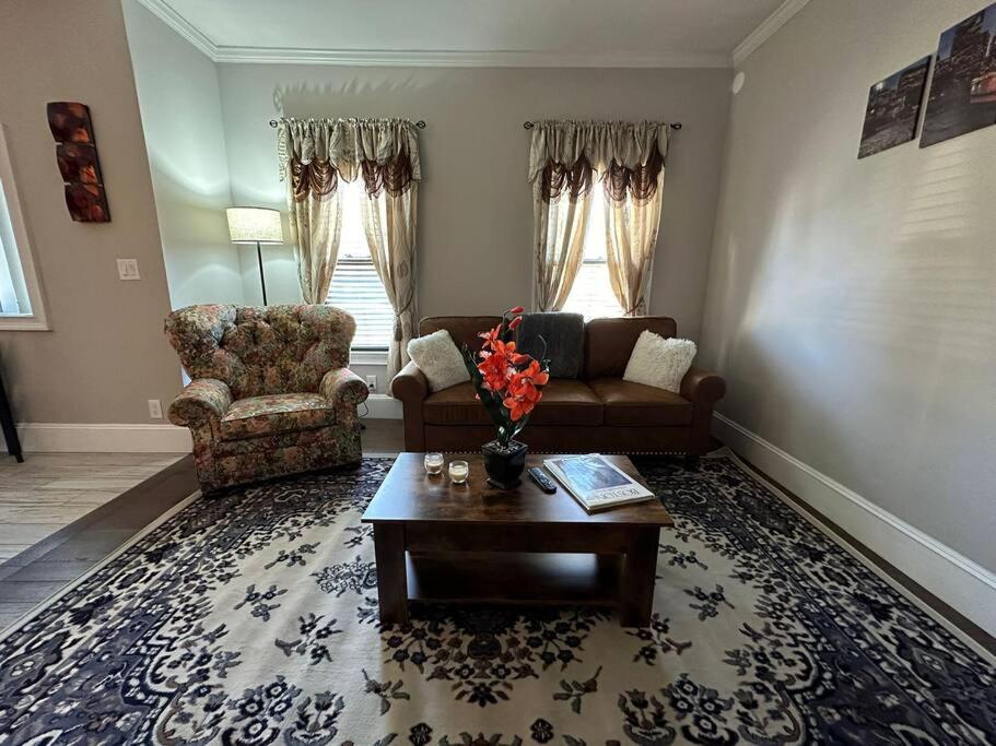 B&B Malden - Spacious and Cozy- near T-station-Quiet Neighborhood! - Bed and Breakfast Malden