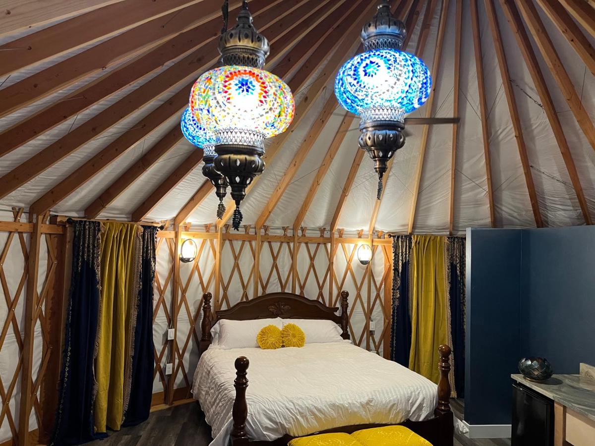 B&B Big Water - The Mystic Yurt at Nomad Yurts - Bed and Breakfast Big Water