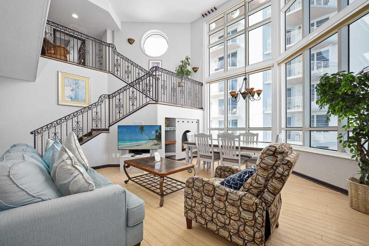 Luxury Beach Penthouse Villa Ocean Walk Resort - B&B