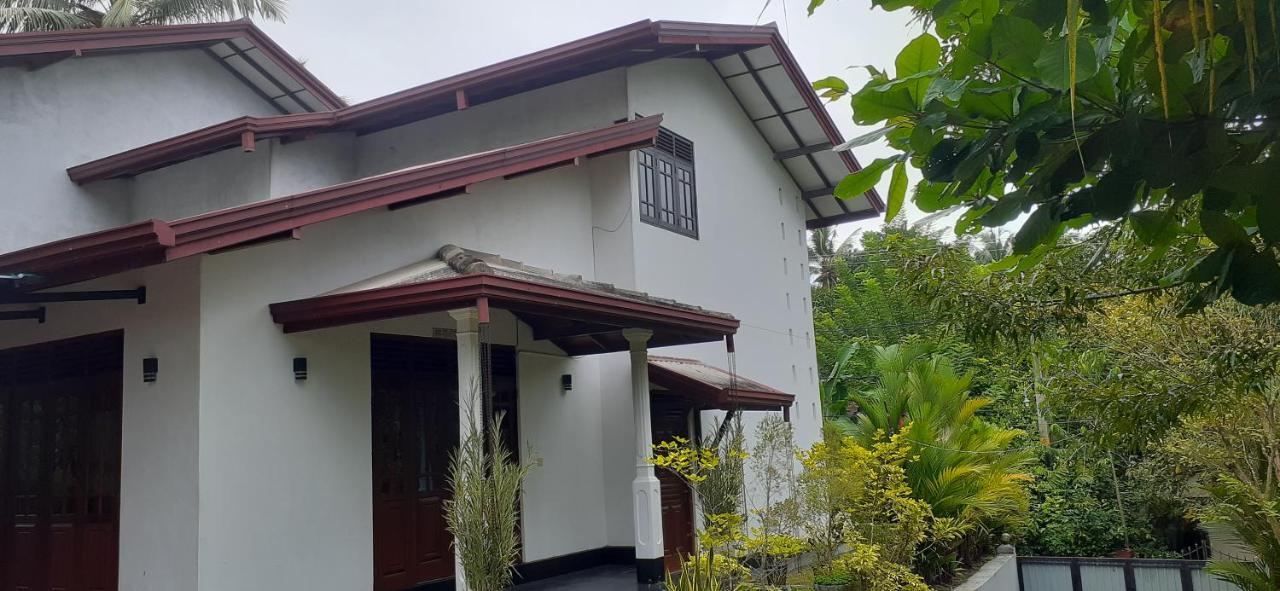 villa guruge - B&B