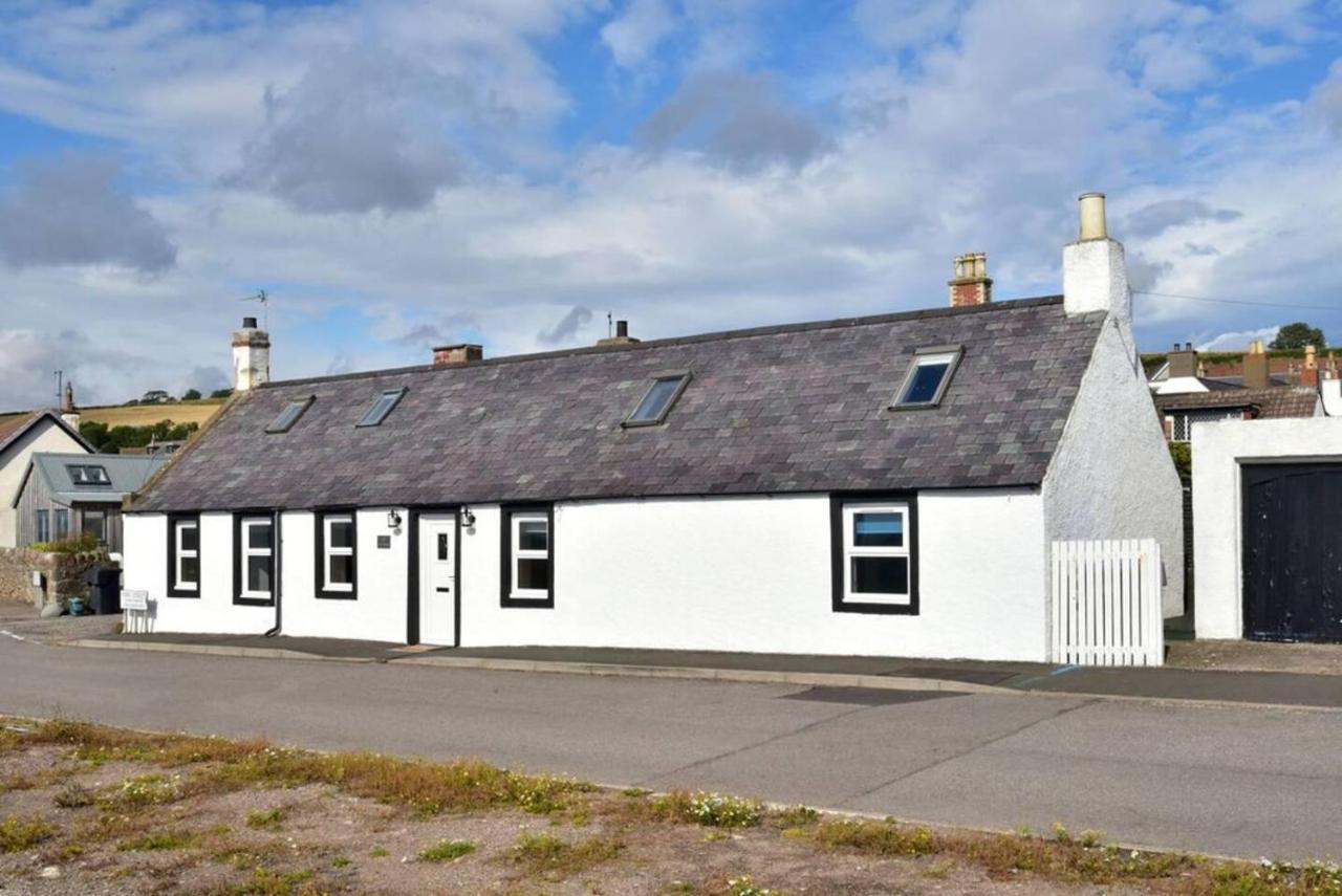 B&B Montrose - Impeccable 2-Bed Cottage in Johnshaven - Bed and Breakfast Montrose