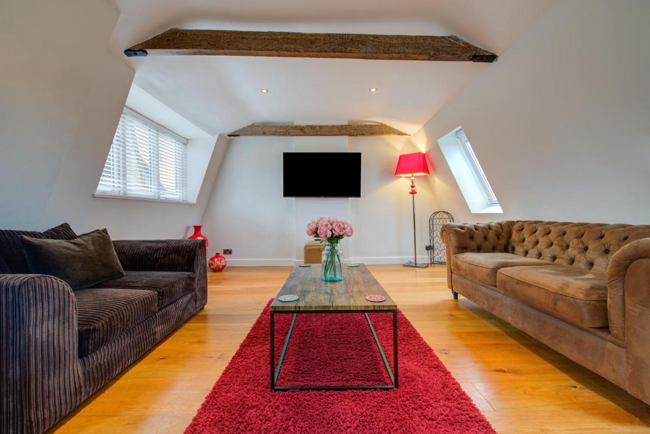 B&B Stamford - Stylish Retreat - 2Bed Home with Exposed Beams - Bed and Breakfast Stamford
