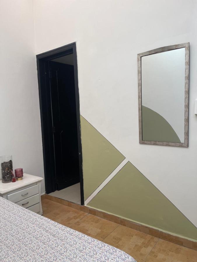 A 5 minutos de Aeropuerto Dorado - B&B