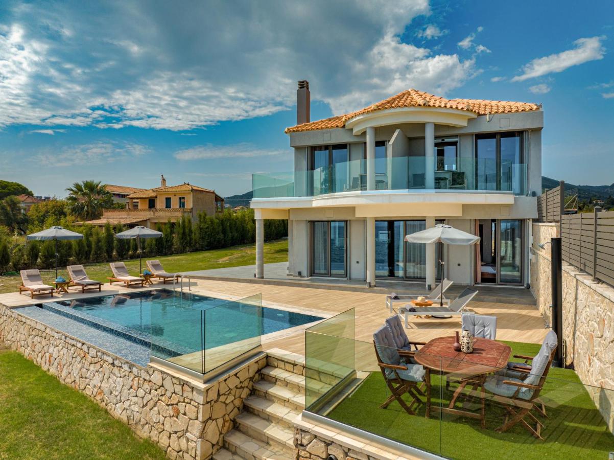 Violet Beach Front Private Villa - B&B