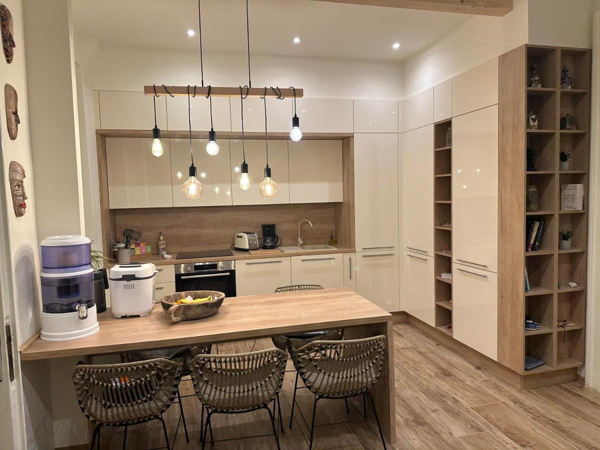 Home Away From Home Apartment- City center - longer term rates available - Ferienwohnung Pula