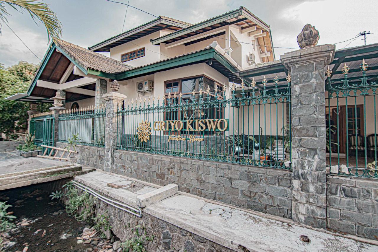 Griyo Kiswo Vacation Home - B&B Lawean