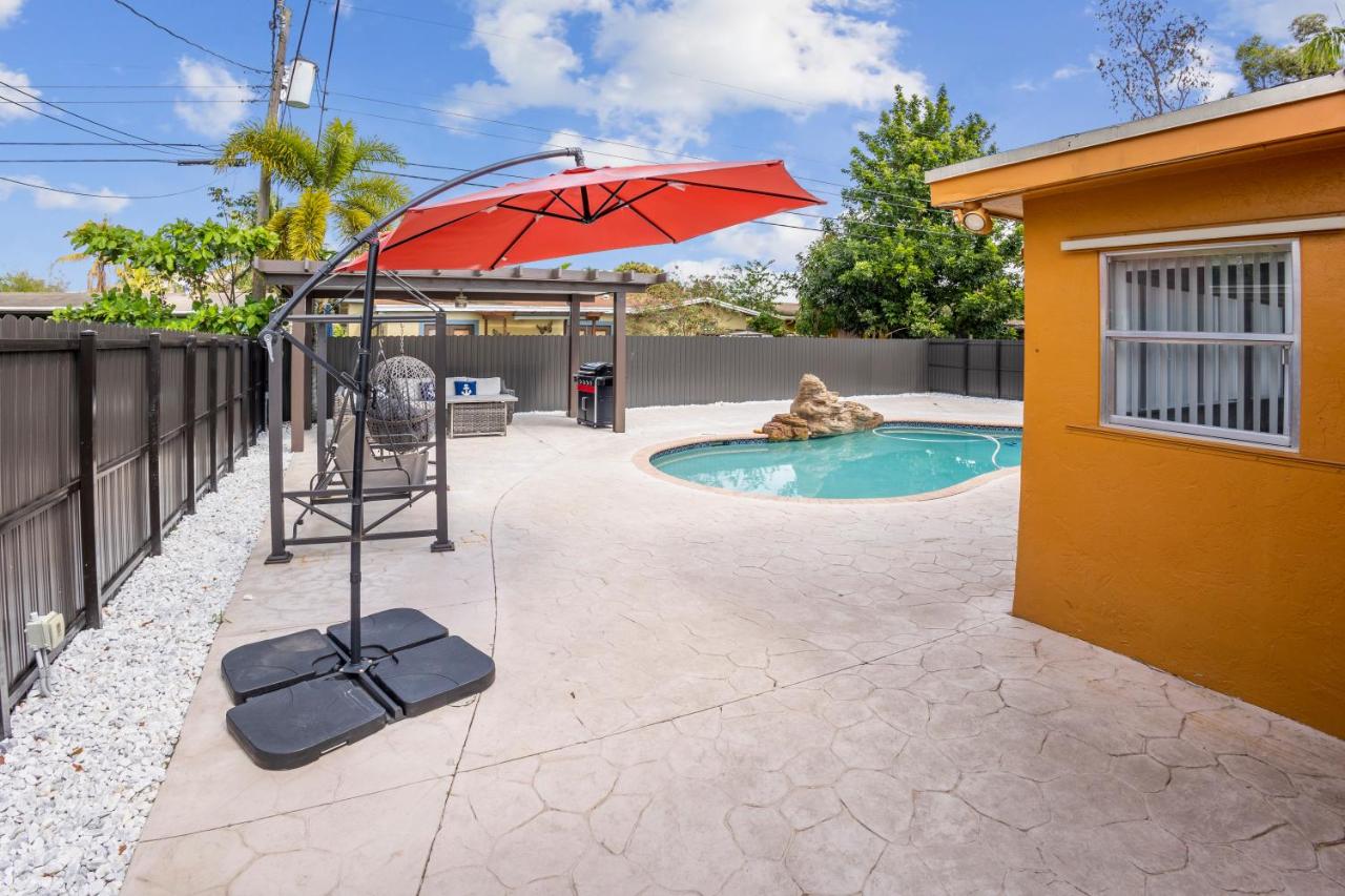 Paradise with private pool Sleeps 10 near the beach - B&B