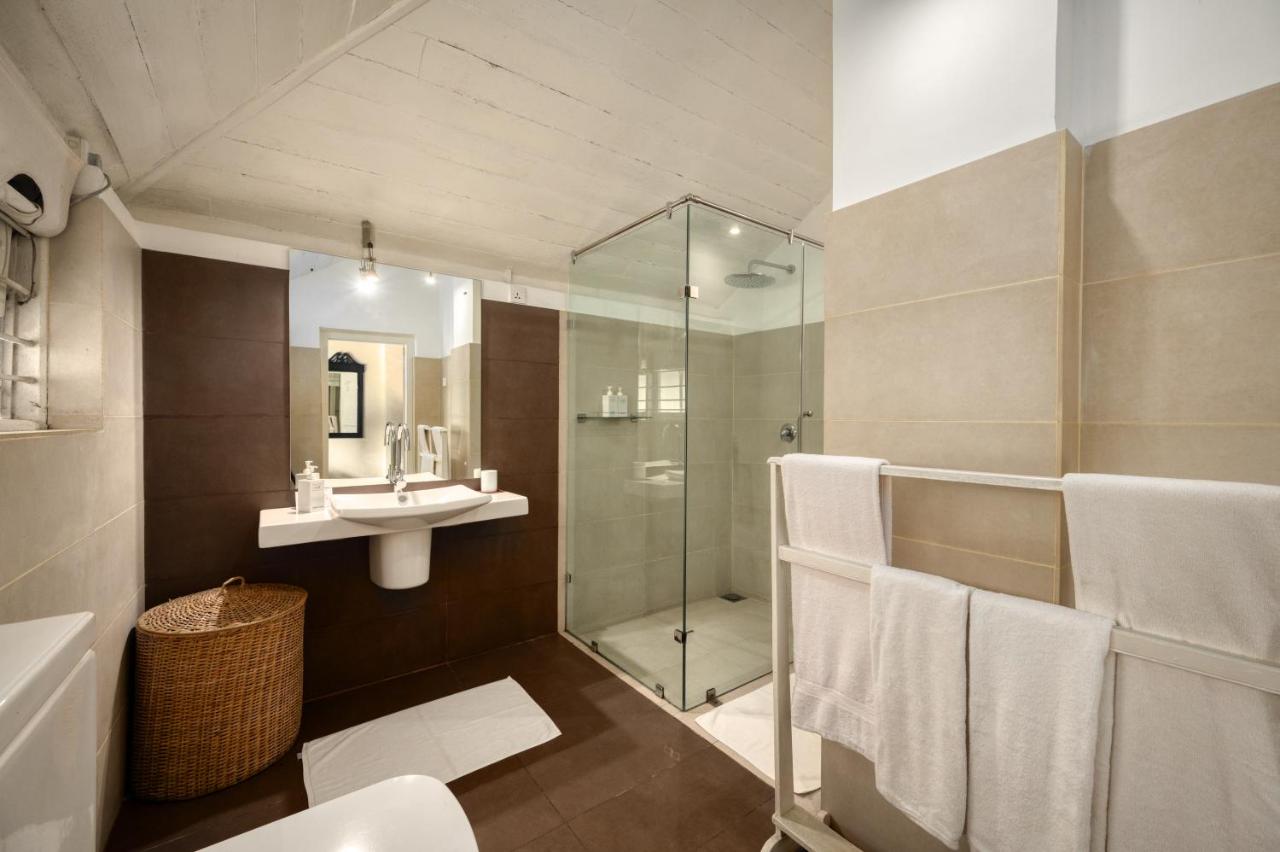 Bungalow Room with a Free Beverage
