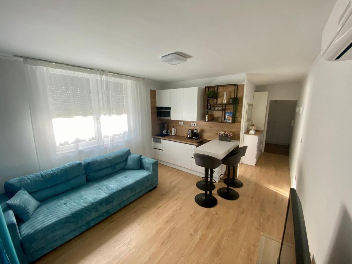 PannaRoza Apartman - Bed and Breakfast Balatonlelle