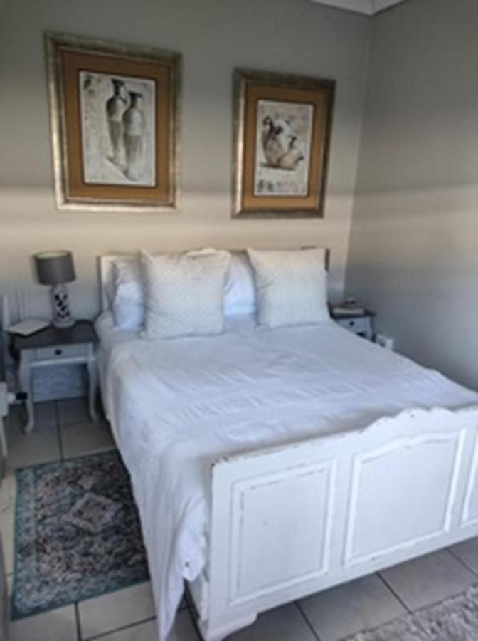 Stonehenge Cottage - B&B Oudtshoorn