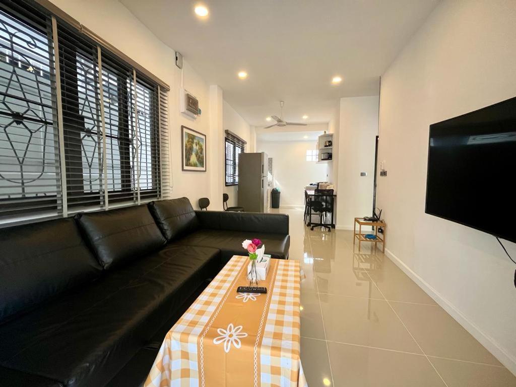 White House With 2br1bath Near Kathu Water Fall - B&B