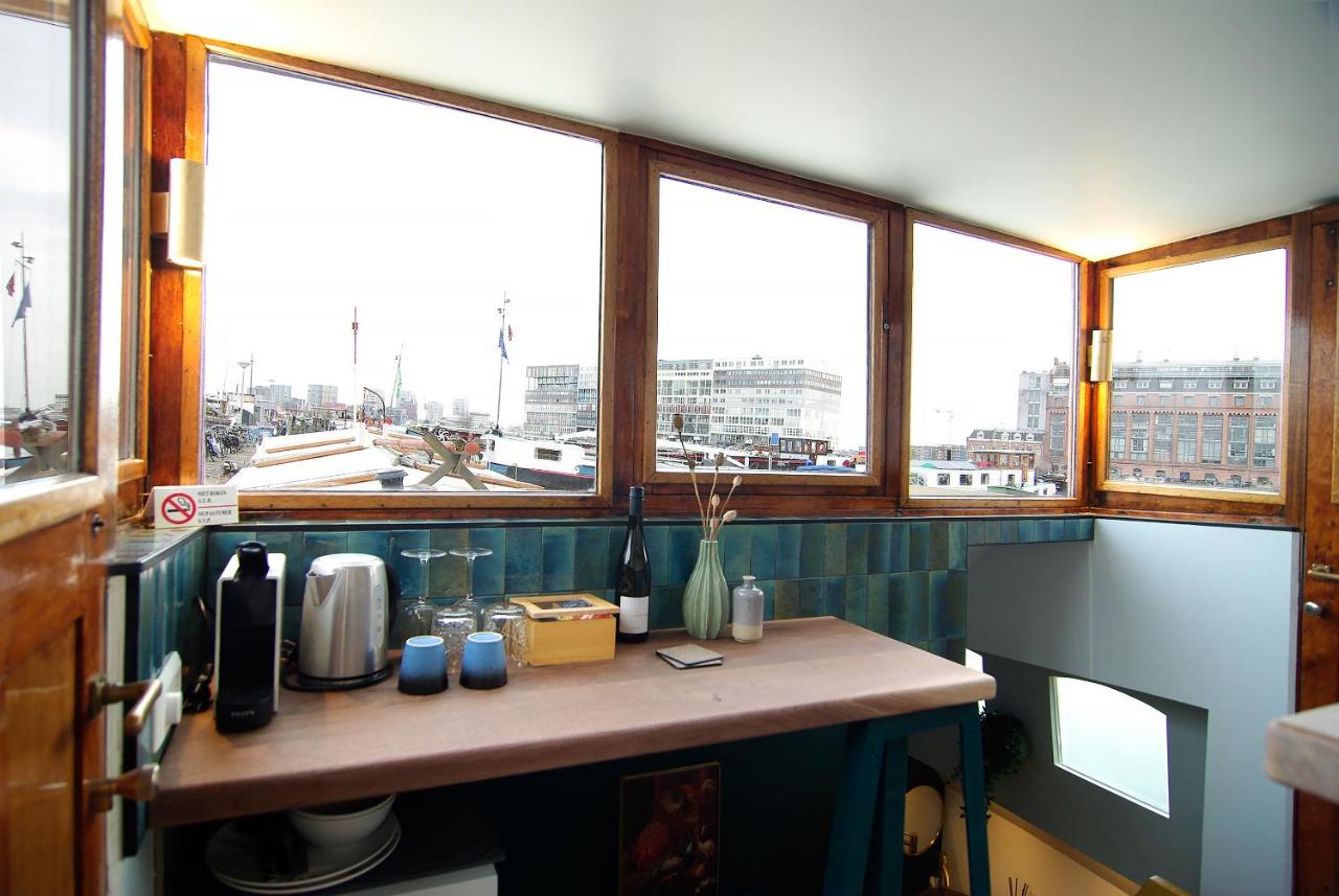 B&B Amsterdam - Najade Eco Houseboat - Bed and Breakfast Amsterdam