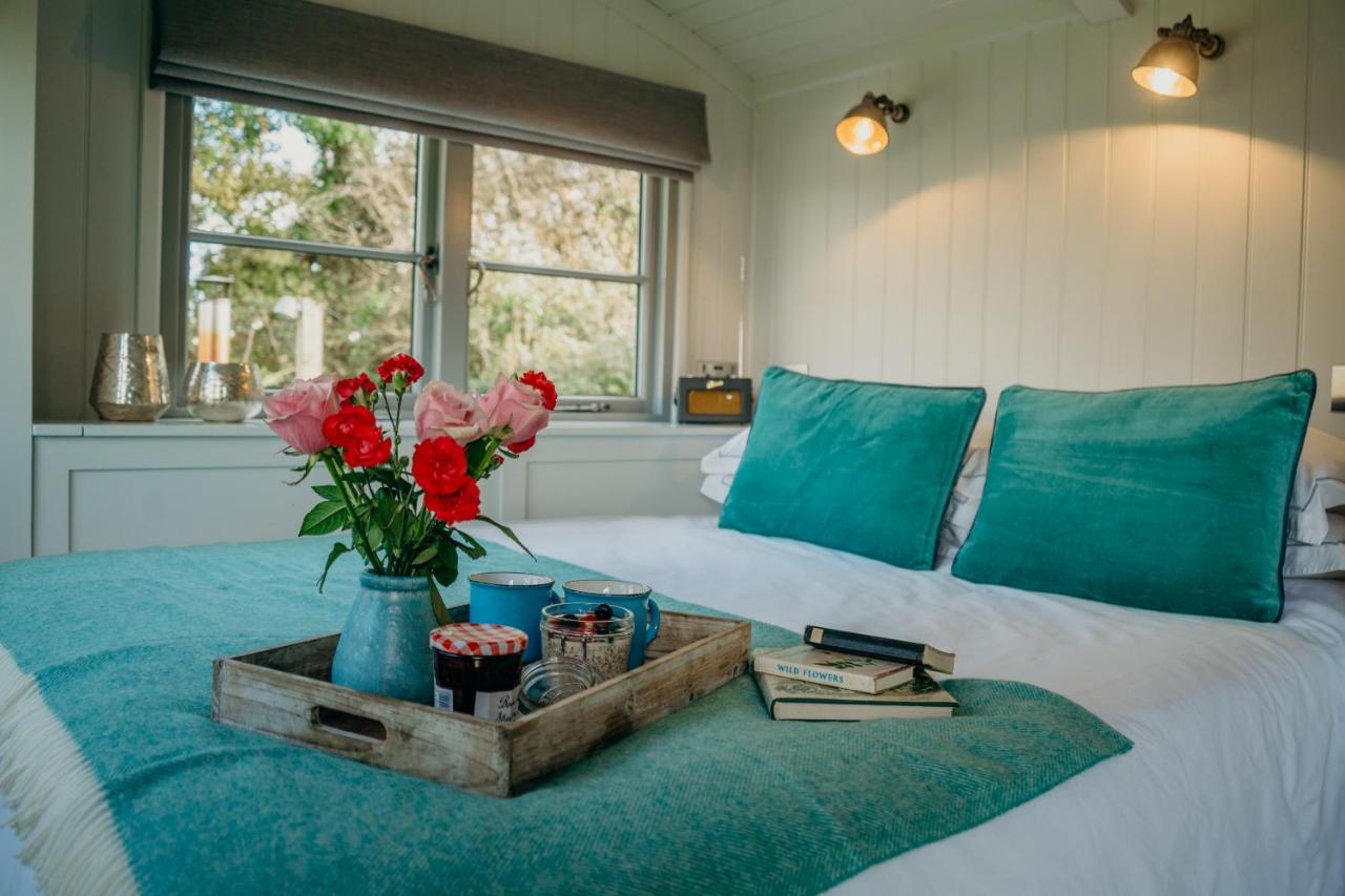 Blatchford Briar - Award Winning Private Shephards Huts with their own Secluded Hot Tubs - Bed and Breakfast